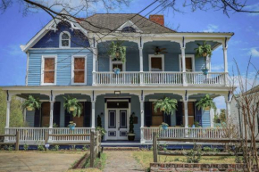 Vicksburg Home with 3 Porches, Walk to Downtown